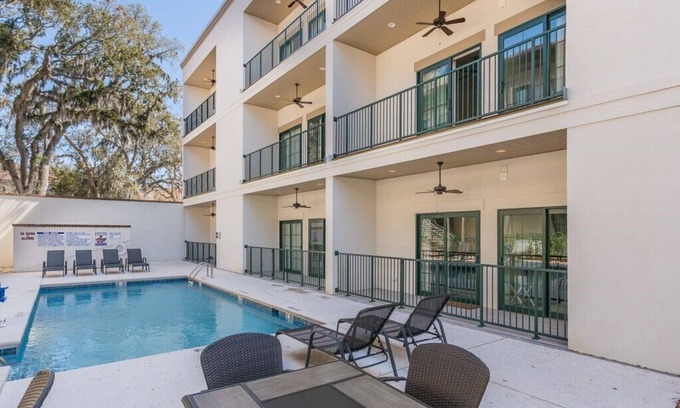 King City Condominio | Village-Area Condo w/ Pool Unit 2106 First Floor