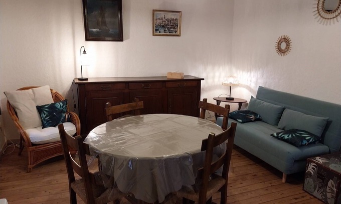 Dampierre-sur-Linotte Casa | Village cottage with shops ideal for vacations or business stays