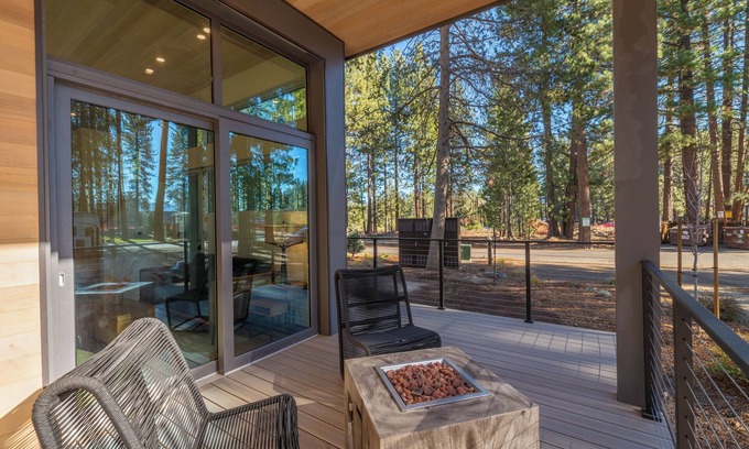 Truckee Cabina | Village Camp Truckee