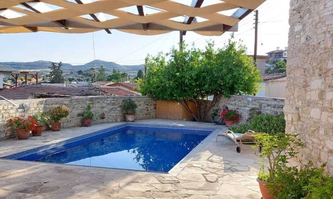 Skarinou Apartamento | Village Charm Pool Apartment at Skarinou