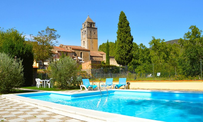 Sant Llorenc de la Muga Casa | "Casa de Pueblo con Piscina Privada" con terraza y Wi-Fi