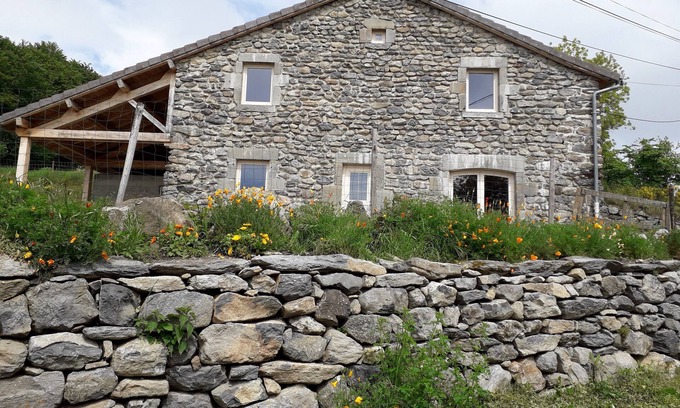 Saint-Julien-Chapteuil Casa | Village house Gîte de La Roche