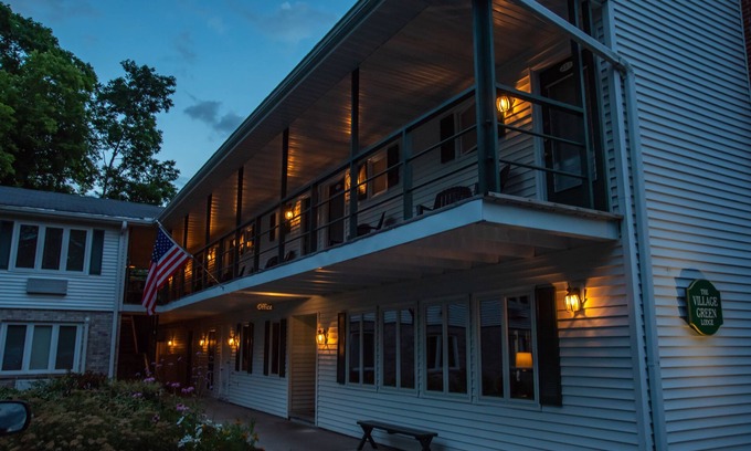 Ephraim Hotel | Village Green Lodge
