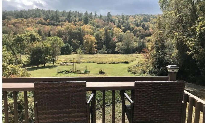 Cavendish Casa | Village Home with 15 acre backyard on the river
