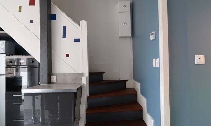Mouleydier Casa | Casa de pueblo cuidadosamente reformada, en un espíritu moderno y funcional.