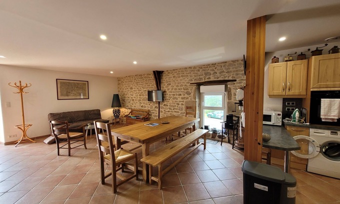 Perols-sur-Vezere Casa | Village house with terrace