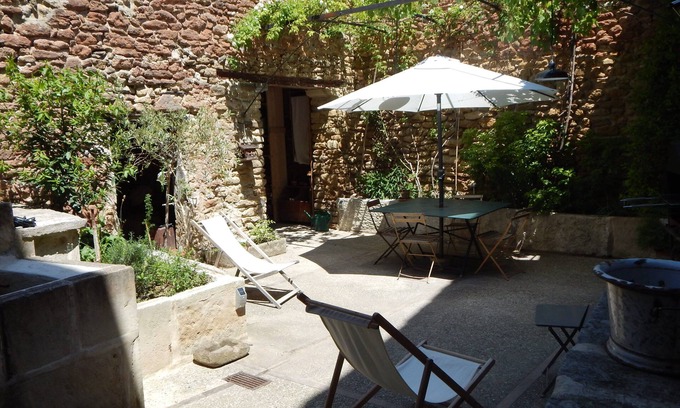 Grillon Casa | Casa de pueblo en Drôme Provençale restaurada en 2018