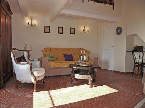 Fayence Villa | Village House in Fayence with Castle Views