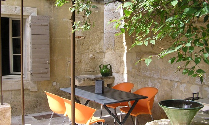 Fontvieille Casa | Village house in Provence for 2 to 4 people at the foot of the Alpilles mountains