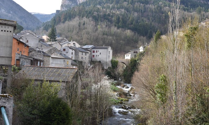 Sainte-Colombe-sur-Guette Casa | Casa de pueblo en 3 niveles cómodos, buenos beneficios