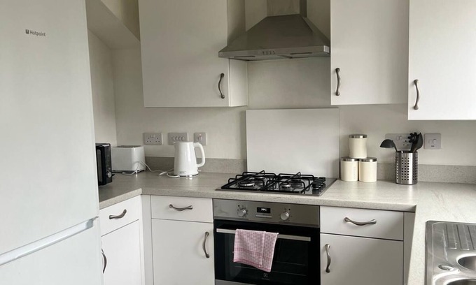 Old St Mellons Casa | Village House St Mellons - Close to A48 and M4