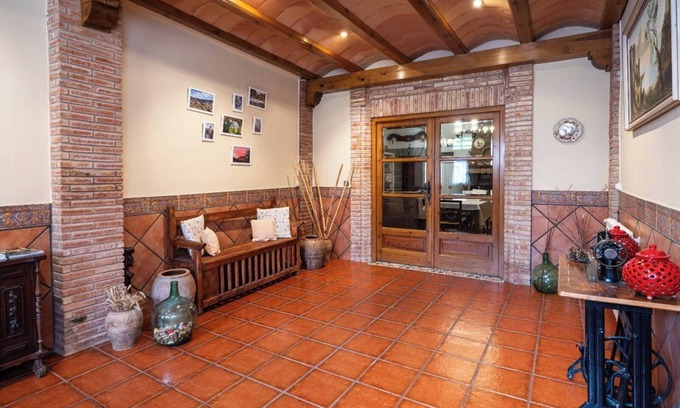 Viguera Casa | Casa de pueblo con merendero y chimenea.