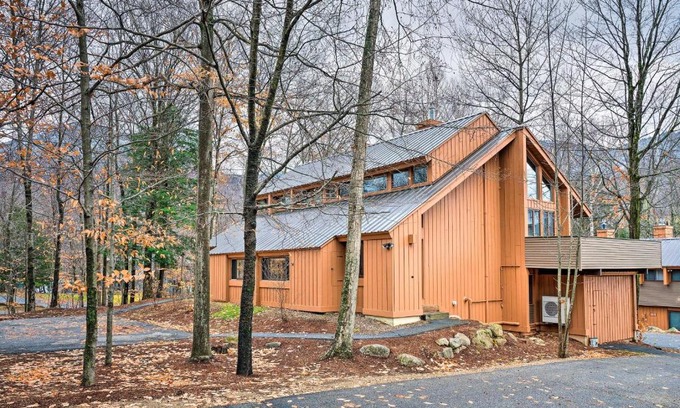 Lincoln Casa | Village of Loon Condo in Lincoln with Pool Access