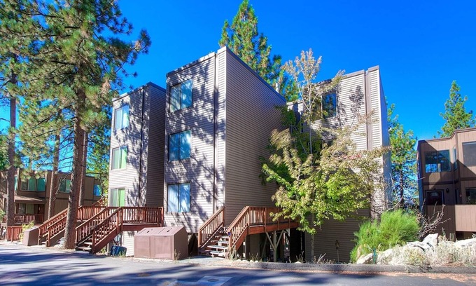 Zephyr Cove Condominio | Village Pleasure 3 Bedroom Condo by RedAwning