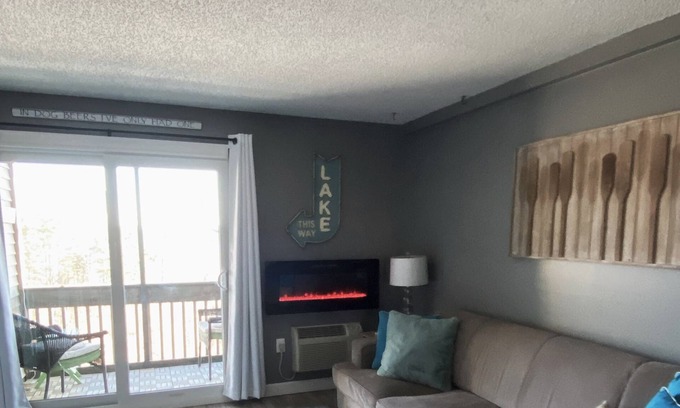 Weirs Beach Condominio | ¡Aldeas en Winnipesaukee Condo, camina hasta Weirs Beach o simplemente disfruta de la piscina!