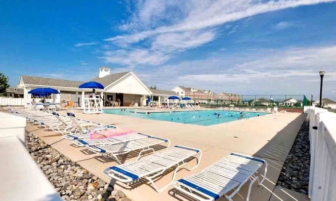 Lewes Condominio | Villages of Five Points - Two Community Pools, Restaurants, and More!