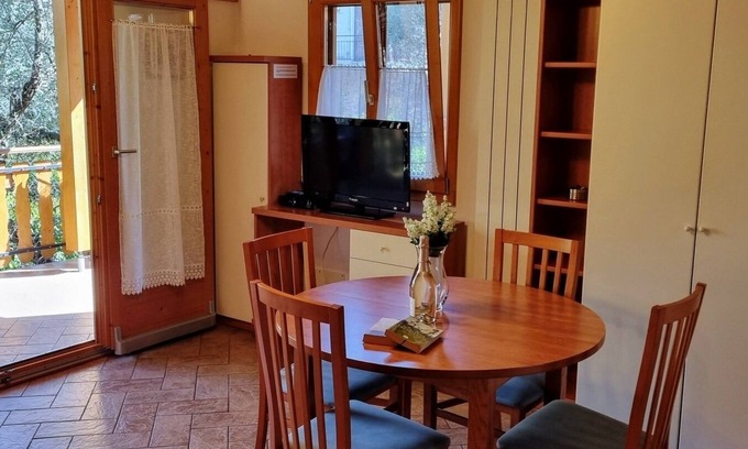 Villaggio Sanghen Apartamento | Villaggio Heliopolis Cottage 84 with terrace 2 minutes from the lake