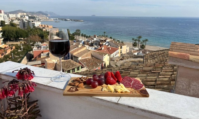 Centro histórico Apartamento | Villajoyosa- Sunny Apt in Historic Ctr - with Beautiful Sea View