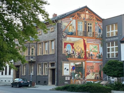 Burg Apartamento | VillaKrocker - ElbeRadweg trifft WandKunstwerk