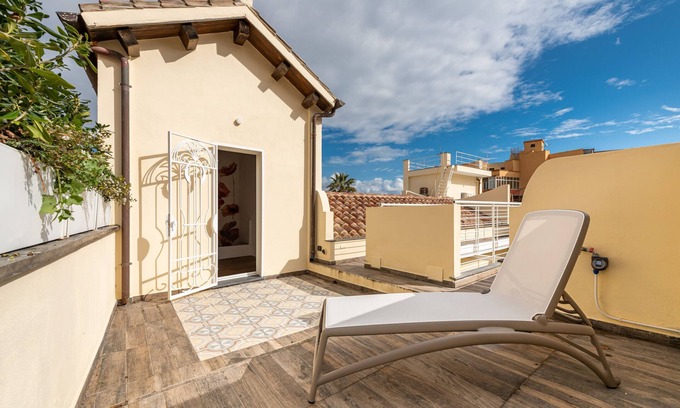 Province of Cagliari Apartamento | 'Villalù - Appartamento Papavero' con terraza privada, Wi-Fi y aire acondicionado