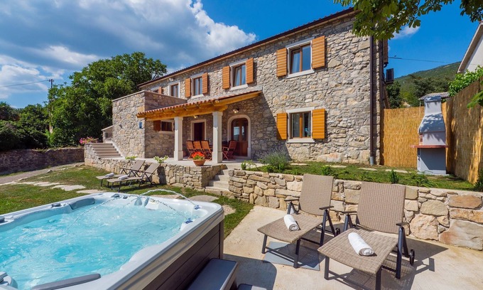 Krsan Casa | Villanuova with Hot tube for lovers of nature