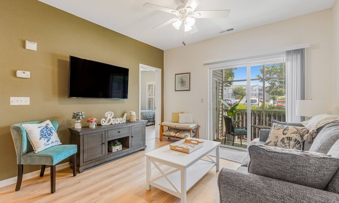 Lewes Condominio | Villas at Bay Crossing - perfectly appointed with pool & patio - beaches nearby