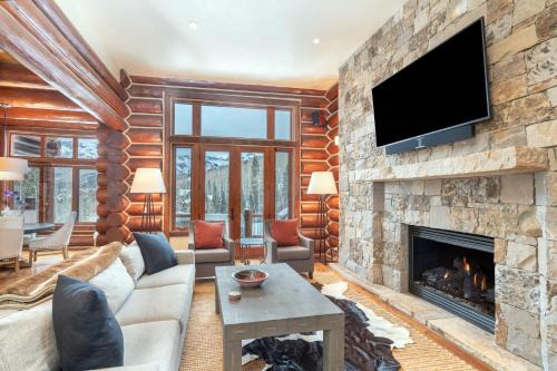 Mountain Village Casa | Villas At Tristant 137 by AvantStay Ski In Ski Out Home w Panoramic Views Hot Tub