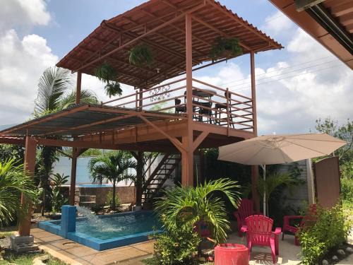 Uvita Casa | Villas Ela en Bahía Ballena,Uvita Hermosas habitaciones privadas grandes, piscina, cocina, jacuzzi, aire acondicionado, tv y baño privado