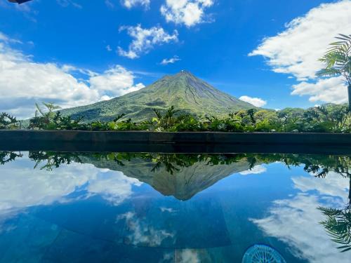 Aguas termales de Arenal Villa | Villas Jawara ! Un Volcán en su Jardín !