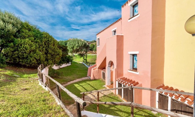 Punta De Su Turrione Apartamento | Villas with air conditioning and shared pool, just a few minutes from La Pelosa beach