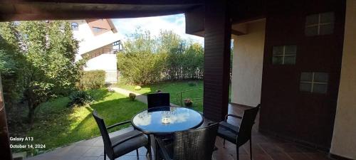 Iasi Villa | Villaweb Ground Floor ap in a house, 5min drive to center&airport, villa can accomodate 12-18pers