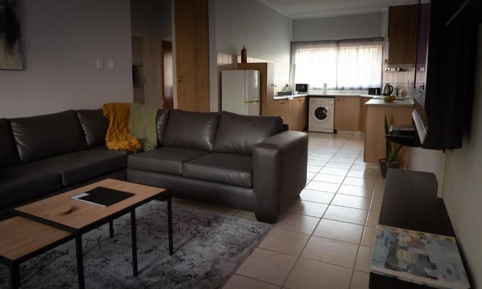 Garsfontein Apartamento | VillaZek a modern 2 bedroom open- plan apartment with parking