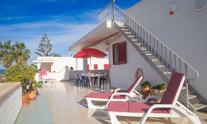 Torre Santa Sabina Chalet De Esquí | Villetta Fronte Mare - The Fab Stay