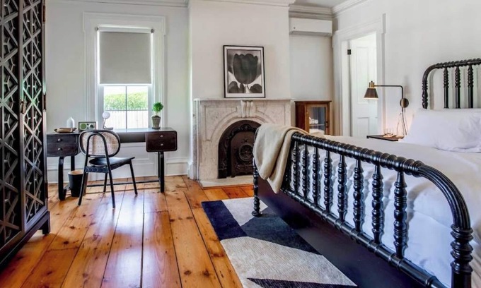 Southold Cama Y Desayuno | Vine + Sand--Southold, NY'S Newest B&B--Room 1--King Bed and Ensuite Bathroom With Soaking Tub