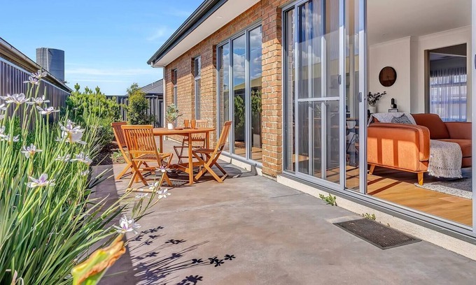 McLaren Vale Casa | Vines Retreat A Group Gem in the Heart of Town
