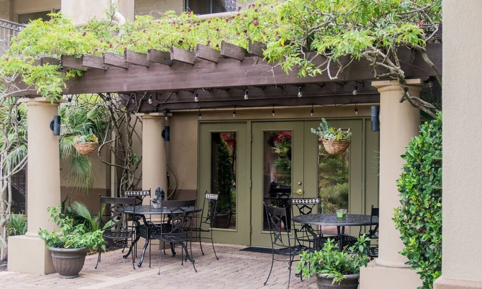 College Station Hotel | Vineyard Court Designer Suites Hotel