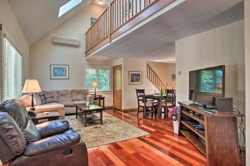 Oak Bluffs Casa | Vineyard Gem Less Than 2 Mi to Beach and Oak Bluffs!