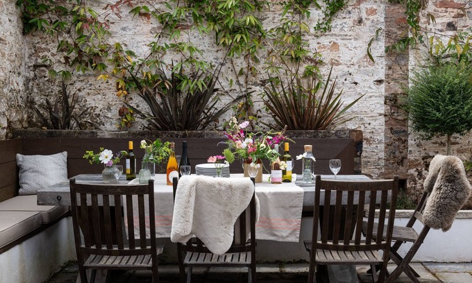 Stoke Gabriel Casa | Vineyard House - a house that sleeps 8 guests in 4 bedrooms