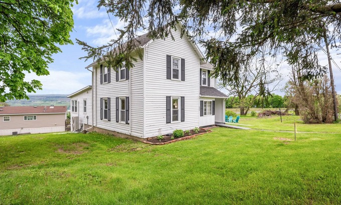 Lakemont Casa | Vineyard & Lake Views | Newly Remodeled | Pet Friendly