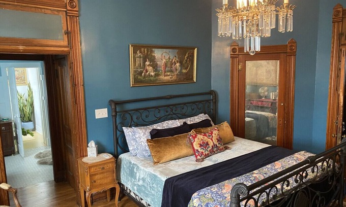 St. Joseph Cama Y Desayuno | Vineyard Mansion & Carriage House - Sala Emma