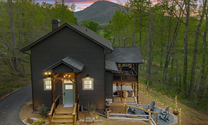 Cleveland Casa | Vineyard Mountain Getaway- hot tub, mins to Helen