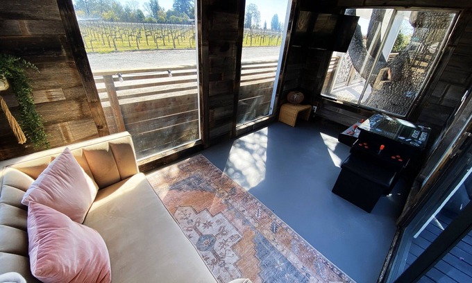 Graton Otro | Vineyard View Getaway -