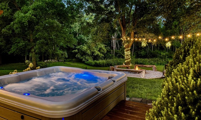 Madison Cabaña | Vineyard View | Walk to Wineries & River| Hot Tub