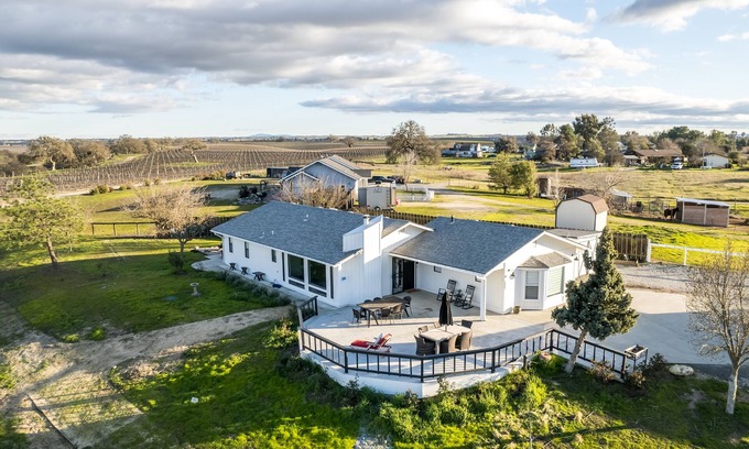 Paso Robles Otro | Vino View Getaway Retreat