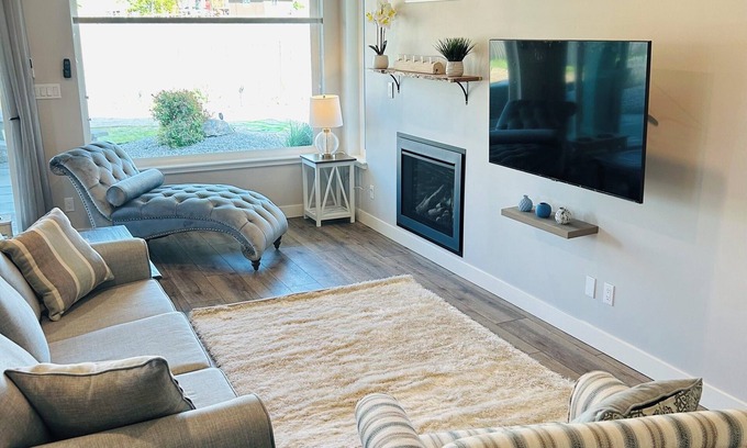 Okanagan-Similkameen Casa | Vino Villa is a beautiful private gated house, surrounded by vineyards.
