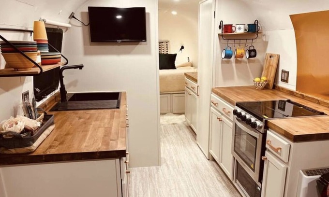 Baptistown Casa | Vintage Airstream “Lost inn Lavender”