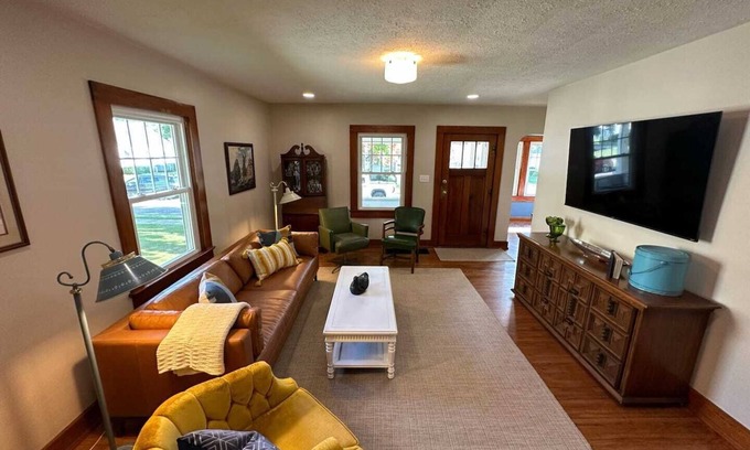 Van Wert Casa | Vintage Charm on Elson Ave.
