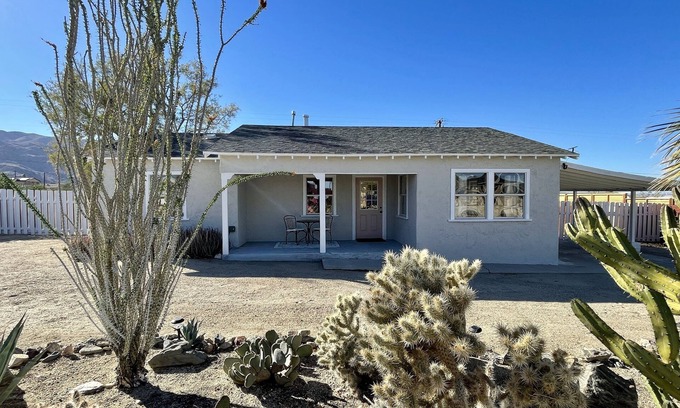 Twentynine Palms Casa | Vintage Charm ❤︎ Speedy JTNP North Entrance ❤︎ Bright and Airy ヅ Local Host