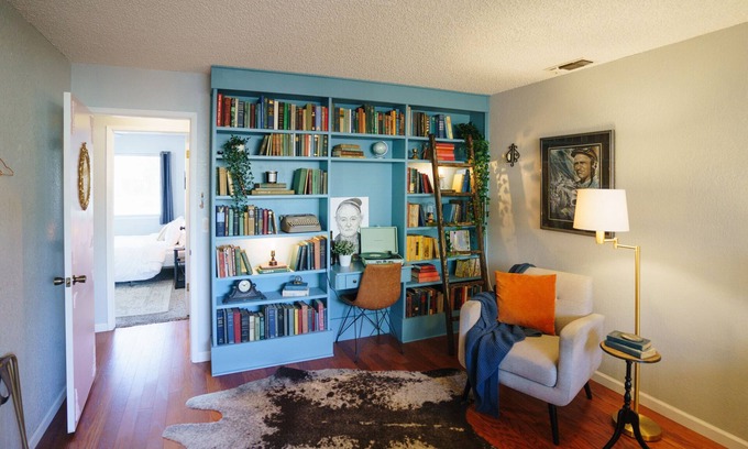 Redding Casa | Vintage Charmer A Vintage Themed Bedroom centrally located