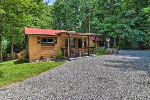 Maggie Valley Casa | Vintage Creekside Cottage with Hot Tub and Grill!